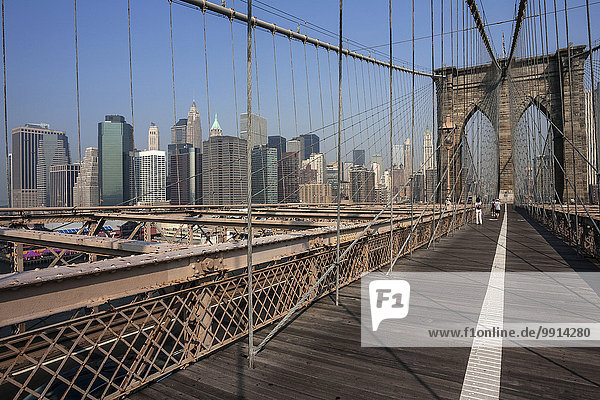 Brooklyn Bridge  skyline of Lower Manhattan behind on the left  New York  USA