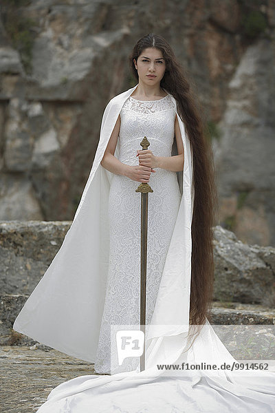 Reminiszenz an Johanna von Orléans  Jeanne d'Arc  junge Frau in weißem Gewand mit Schwert