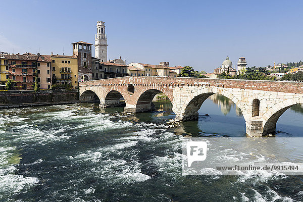 Ponte Pietra Brücke  Fluss Etsch  Verona  Italien  Europa