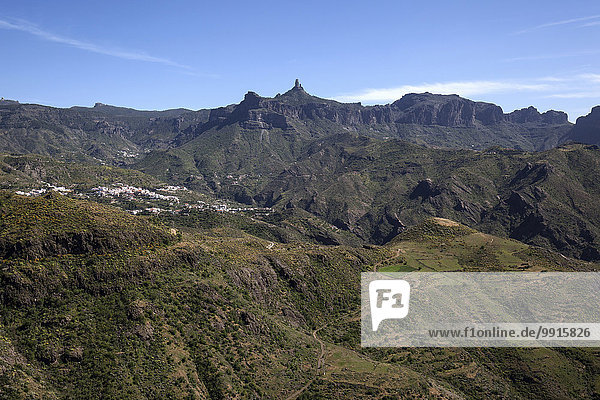 Ausblick von Artenara auf Tejeda und den Roque Nublo  Gran Canaria  Kanarische Inseln  Spanien  Europa