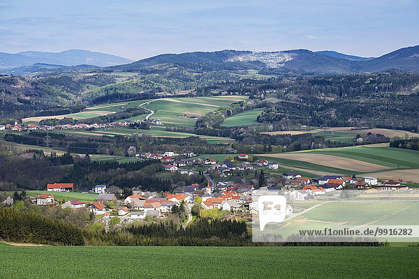 Landschaft mit Ortsansicht  Unterkohlstätten und der Kienberg  Südburgenland  Burgenland  Österreich  Europa