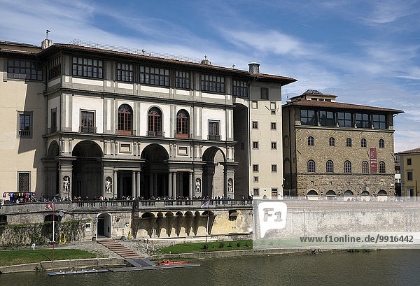 Die Uffizien und das Museo Galileo am Ufer des Arno  Florenz  Toskana  Italien  Europa