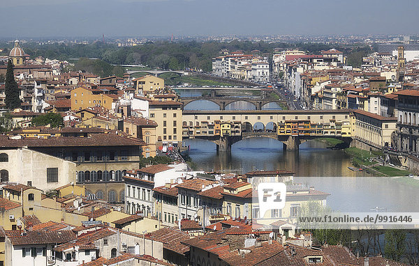 Stadtansicht mit der Ponte Vecchio  Florenz  Toskana  Italien  Europa