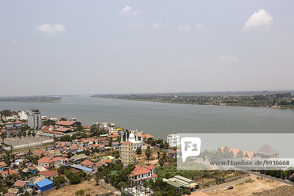 Ausblick auf Fluss Mekong und die Stadt  Phnom Penh  Kambodscha  Asien