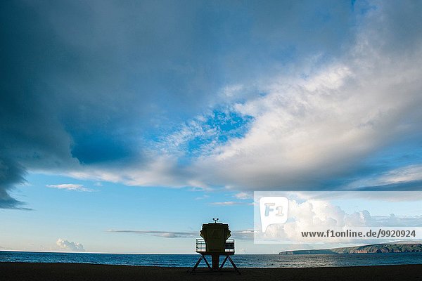 Silhouettierter Küstenwachturm  Maui  Hawaii