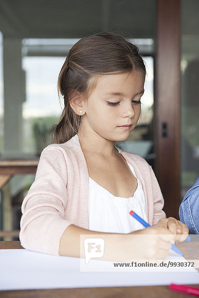 Little girl drawing with felt tip pen