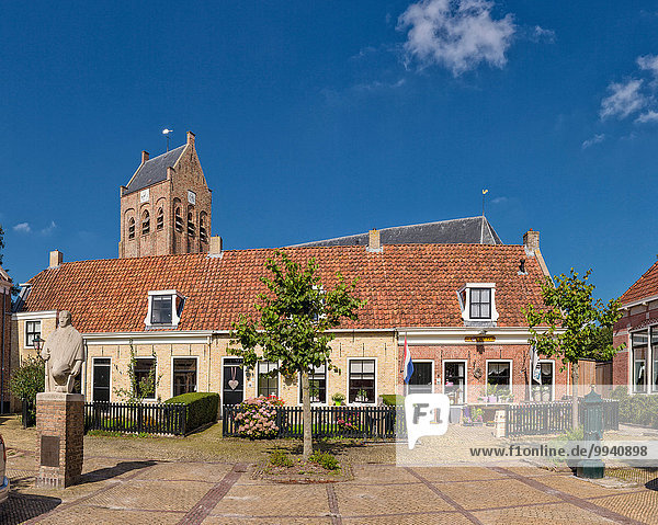 Europa Wohnhaus Sommer Kirche Dorf Niederlande Friesland