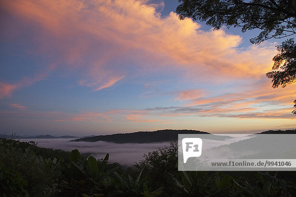 Panorama Getont getönt niedlich süß lieb rollen Wolke Silhouette Himmel Landschaft Hügel Sonnenaufgang Dunst Tal Morgendämmerung dramatisch Stimmung Nebel ernst rot Atmosphäre Australien New South Wales koloriert