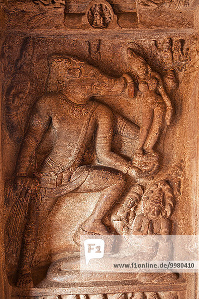 Varaha Relief  Inkarnation Vishnus im Höhlentempel von Badami  Karnataka  Indien  Asien