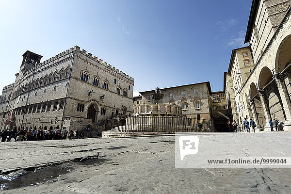 Italy  Umbria  Perugia  IV Novembre Square  Priori palace and Fontana Maggiore