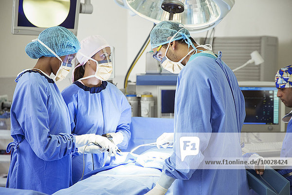 Chirurgen bei Operationen im Operationssaal
