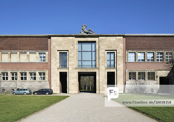 Ehrenhof mit Museum Kunst-Palast und NRW-Forum Kultur und Wirtschaft  erbaut 1926  Düsseldorf  Rheinland  Nordrhein-Westfalen  Deutschland  Europa