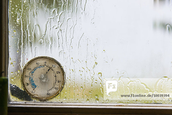 hinter Fenster Thermometer