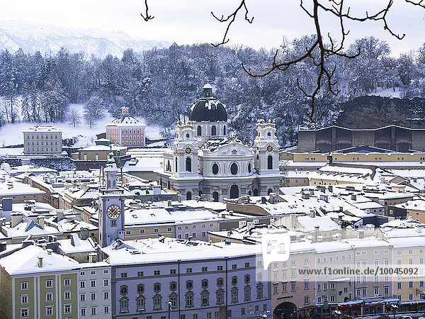 Österreich  Salzburger Land  Salzburg  Altstadt  Hochschulkirche im Winter