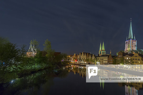 Deutschland  Lübeck  Stadtbild bei Nacht