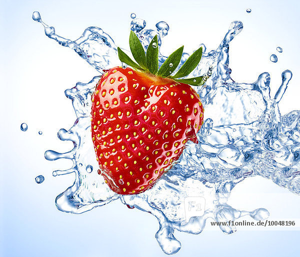 Erdbeer- und Wasserspritzer