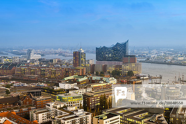 Deutschland  Hamburg  Stadtbild mit Elbphilharmonie