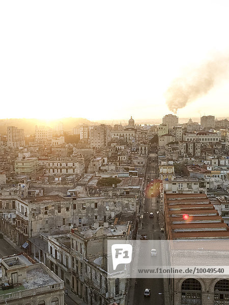 Kuba Havanna Blick auf die Altstadt bei Dämmerung