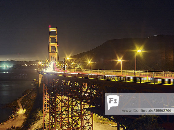 Golden Gate Bridge bei Nacht  San Francisco  Kalifornien  USA