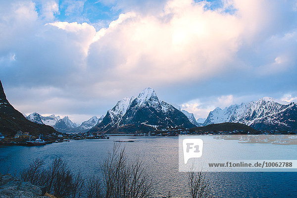 Berglandschaft  Reine  Lofoten  Norwegen