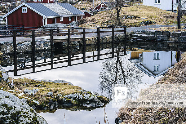 Gebäude im Wasser,  Reine,  Lofoten,  Norwegen