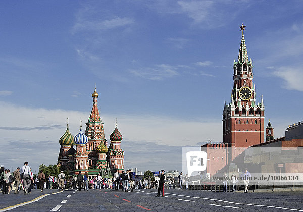 Roter Platz mit Basilius-Kathedrale in Moskau  Russland