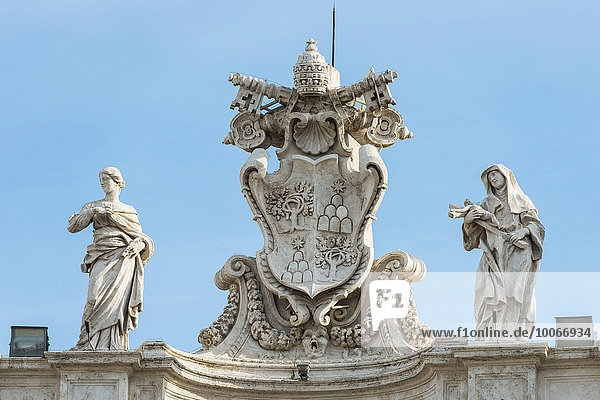 Statuen auf dem Petersdom  Vatikan  Rom  Latium  Italien  Europa