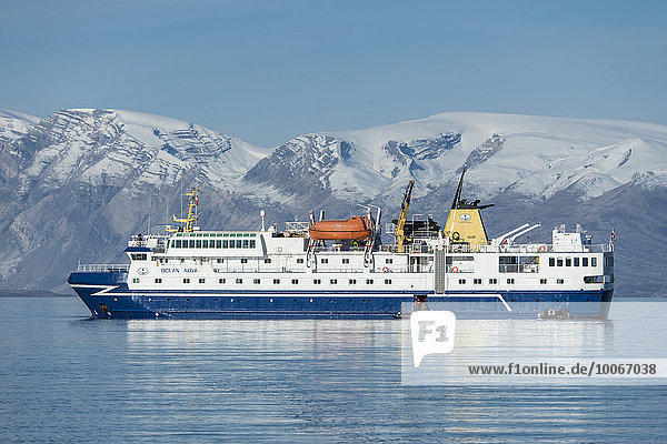 Expeditionsschiff MS Ocean Nova  Holmbugt  Kong Oscar Fjord  Nordost-Grönland-Nationalpark  Grönland  Nordamerika