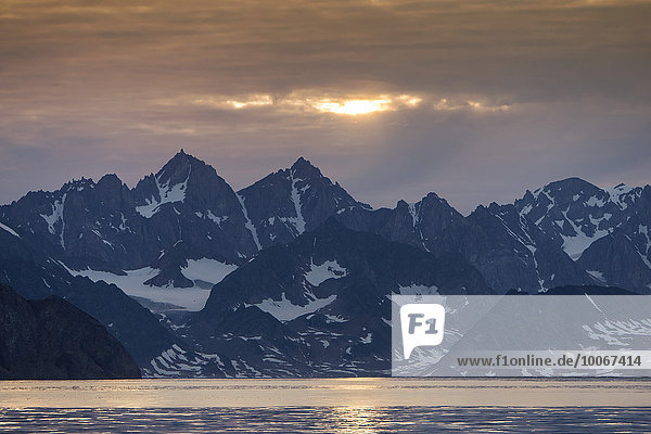 Berge im Abendlicht  bei Ittoqqortoormiit  Ostgrönland  Grönland  Nordamerika