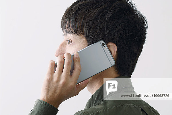 Mann jung japanisch telefonieren