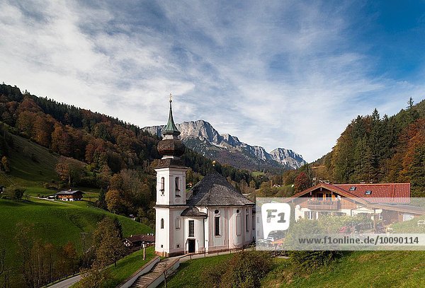 Erhöhte Ansicht Aufsicht Kirche Dorf Bayern Deutschland