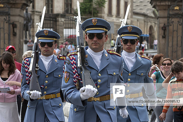 Changing of the guard  Prague Castle  Hrad?any  Prague  Czech Republic  Europe