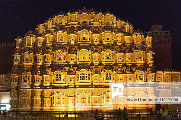 Fassade des Hawa Mahal,  Palast der Winde,  bei Nacht,  Jaipur,  Rajasthan,  Indien,  Asien