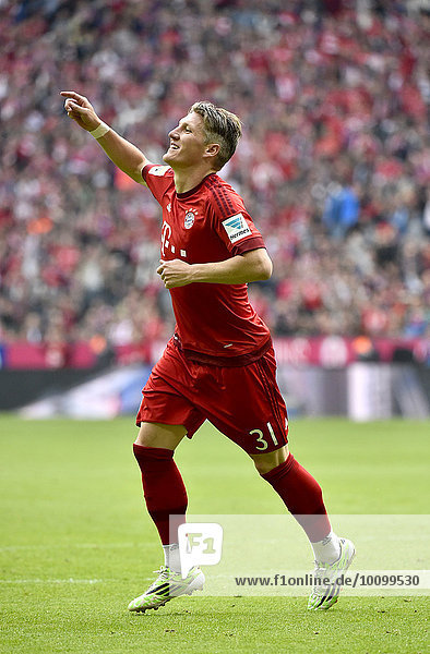 Bastian Schweinsteiger  FC Bayern  Torjubel bei der 25. Deutschen Fußballmeisterschaft  Allianz-Arena  München  Bayern  Deutschland  Europa