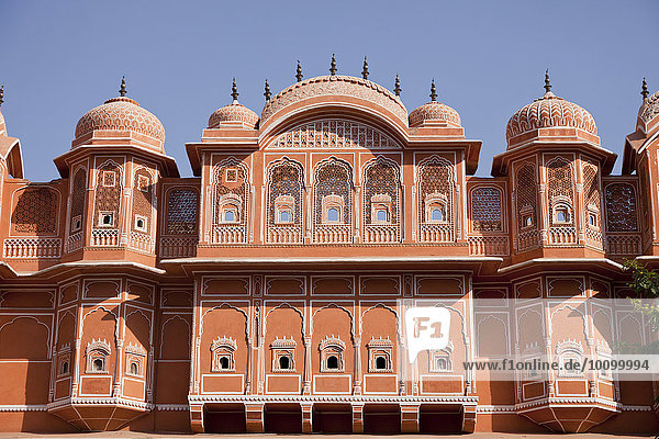 Fassade in der rosaroten Stadt  Altstadt  Jaipur  Rajasthan  Indien  Asien