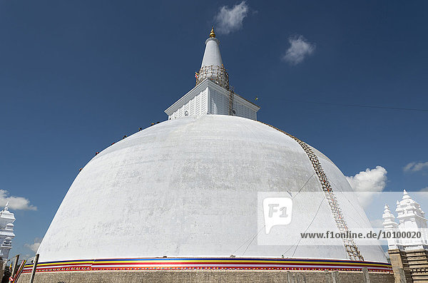 Ruwanwelisaya oder Ruwanweli Maha Seya Stupa  Anuradhapura  Sri Lanka  Asien