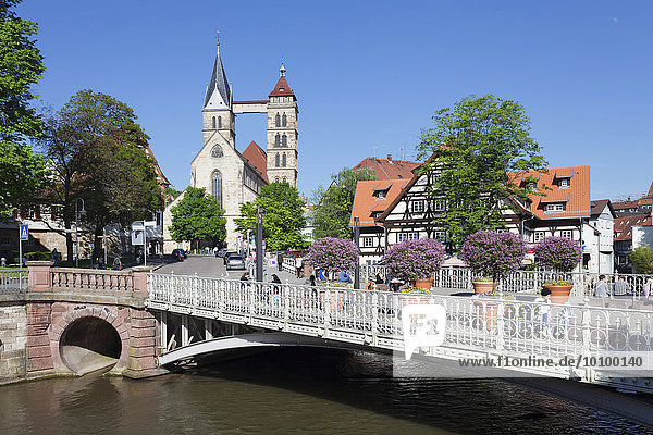 Ausblick über den Wehrneckarkanal auf die Stadtkirche St. Dionys  Esslingen am Neckar  Baden-Württemberg  Deutschland  Europa
