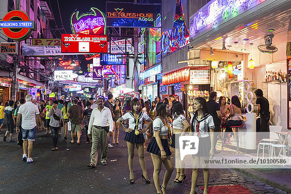 Walking Street  Fußgängerzone  Nightlife  Bars  Nachtclubs  Leuchtreklame  Pattaya  Provinz Chon Buri  Thailand  Asien