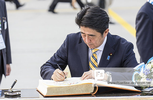 G7 summit 2015  arrival of Japanese Prime Minister Shinzo Abe and Golden Book entry  Franz-Josef Strauss Airport Munich  Bavaria  Germany  Europe