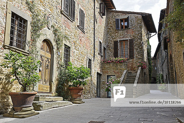 Gasse durch Volpaia Radda in Chianti Provinz Siena Toskana Italien Europa