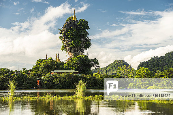 Kyauk Kalap Pagode auf einem Fels  See  Kloster  Hpa-an  Kayin- oder Karen-Staat  Myanmar  Birma  Asien