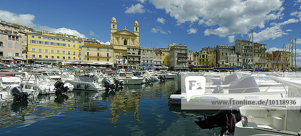 Alter Hafen  Vieux port  Port de Plaisance  Marina mit der Kirche Saint Jean Baptiste  Bastia  Département Haute-Corse  Nordküste  Korsika  Frankreich  Europa