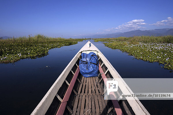 Bootsfahrt auf dem Inle-See  links und rechts schwimmende Gärten  Inle-See  Shan-Staat  Myanmar  Asien