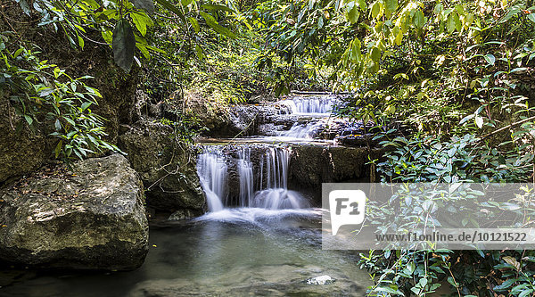Wasserfall im Erawan-Nationalpark  Provinz Kanchanaburi  Thailand  Asien