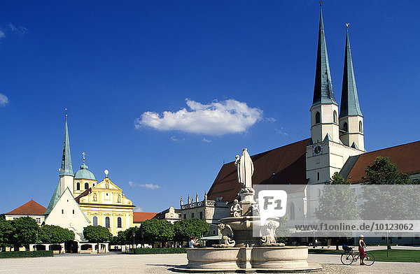 Kapellplatz mit Gnadenkapelle in Altötting,  Niederbayern,  Bayern,  Deutschland,  Europa