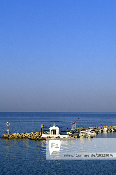 Kapelle am Fischerhafen von Faliraki  Rhodos  Dodekanes  Griechenland  Europa
