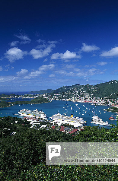 Kreuzfahrtschiffe in Charlotte Amalie  Insel St. Thomas  Amerikanische Jungferninseln  Karibik  Nordamerika