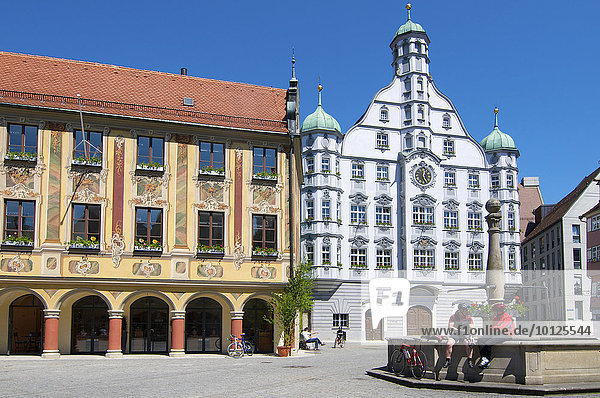 Marktplatz mit Rathaus und Steuerhaus  Memmingen  Allgäu  Bayern  Deutschland  Europa