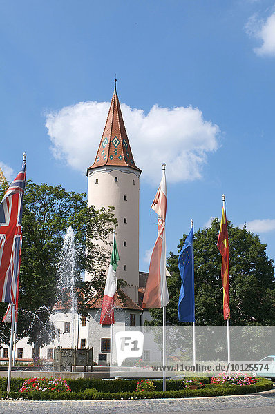 Malefiz- oder Gefängnisturm mit Europabrunnen  Mindelheim  Schwaben  Allgäu  Bayern  Deutschland  Europa