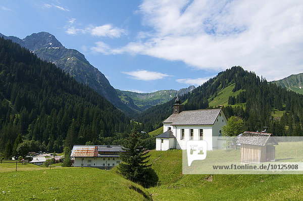 Kapelle in Baad im Kleinwalsertal mit Widderstein  Allgäu  Vorarlberg  Österreich  Europa